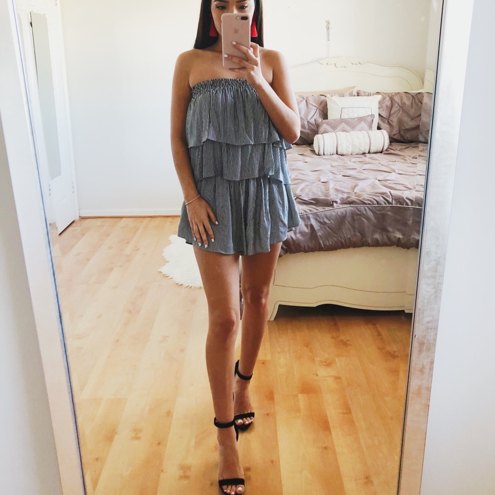 FINAL MARKDOWN‼️Striped Ruffle Romper 🖤